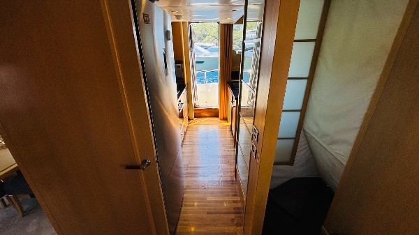 2009 PRINCESS 85