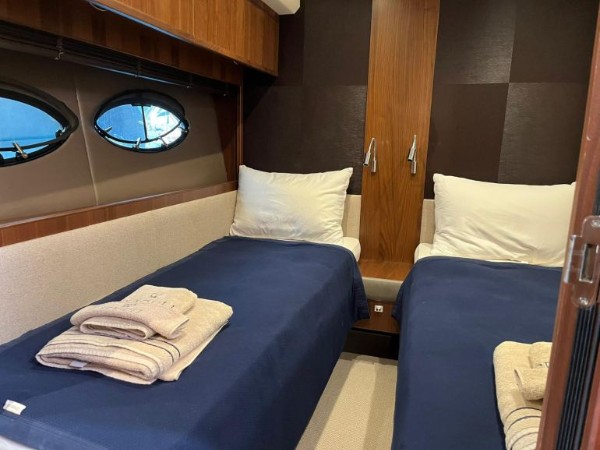 2016 PRINCESS 72 FLY