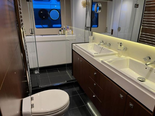 2016 PRINCESS 72 FLY