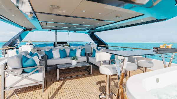 2022 MOTOR YACHT 37M