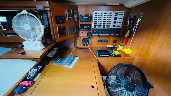 2005 DUFOUR 44