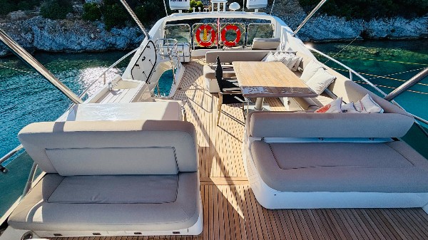 2010 SUNSEEKER MANHATTAN 70