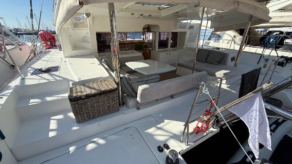 2011 LAGOON 450 F OWNER’S VERSION