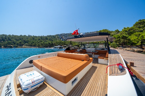 2025 MOTOR YACHT 18.5 M