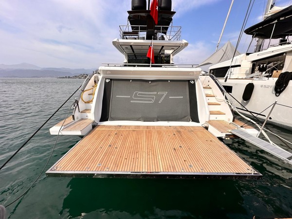 2019 AZIMUT S7