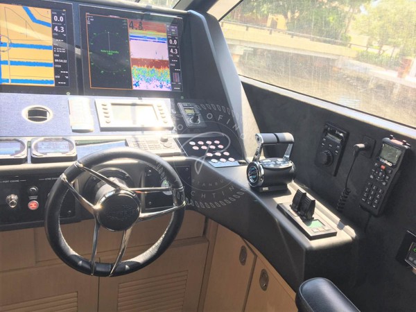 2016 SUNSEEKER 86 YACHT