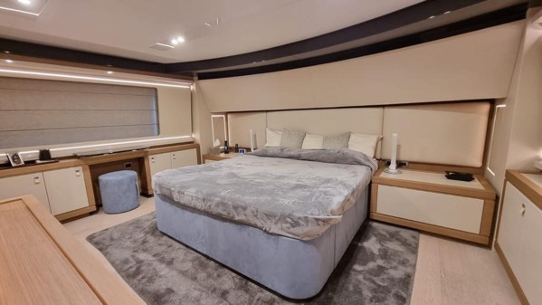 2017 CUSTOM LINE NAVETTA 28