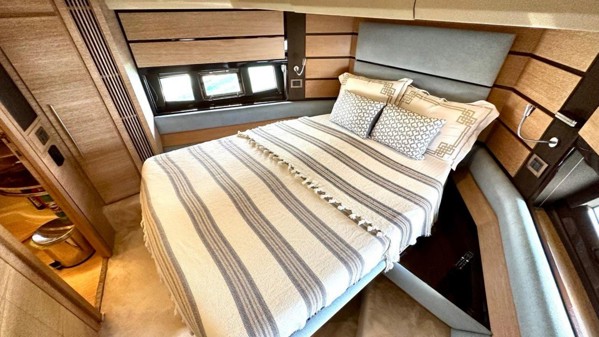 2009 AZIMUT 58