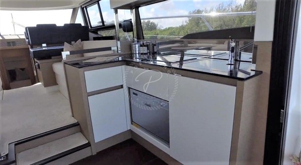 2018 PRESTIGE 460 FLY
