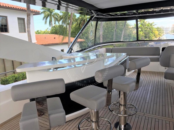 2016 SUNSEEKER 86 YACHT