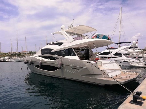 2015 NUMARINE 70 FLY