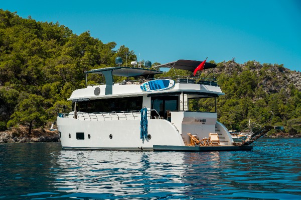 2023 CUSTOM TRAWLER 22 M