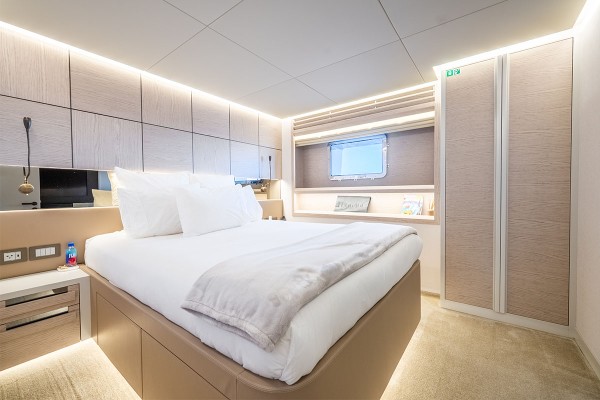 2023 MOTOR YACHT 37 M