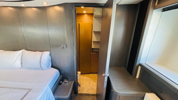 2004 SUNSEEKER PREDATOR 82