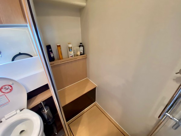 2010 FERRETTI 560