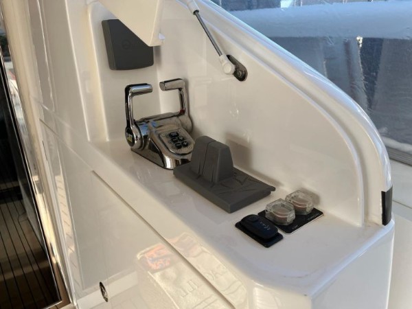 2016 PRINCESS 72 FLY