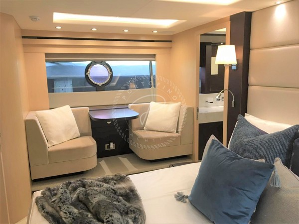 2016 SUNSEEKER 86 YACHT