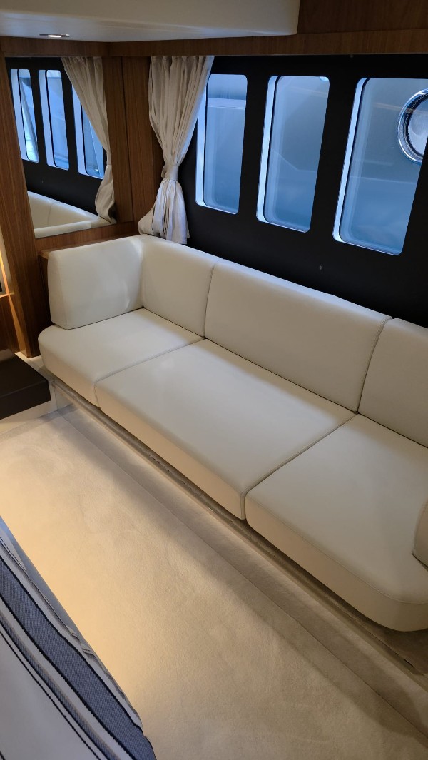 2016 ABSOLUTE 52 FLY