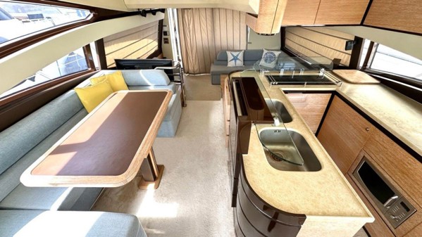 2009 AZIMUT 58