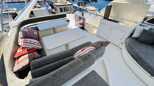 2012 FERRETTI 720 FLY