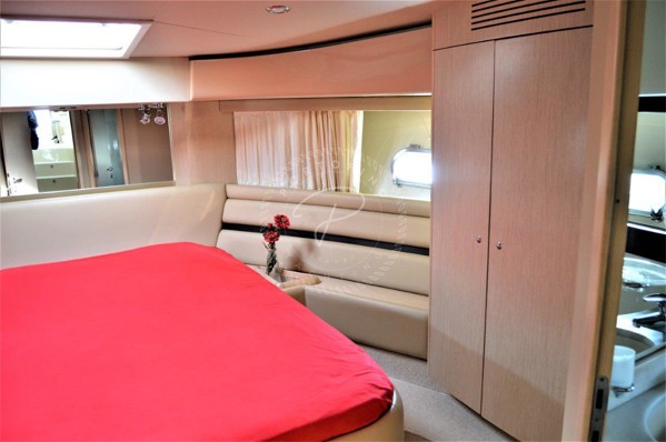 2006 FERRETTI 550 FLY