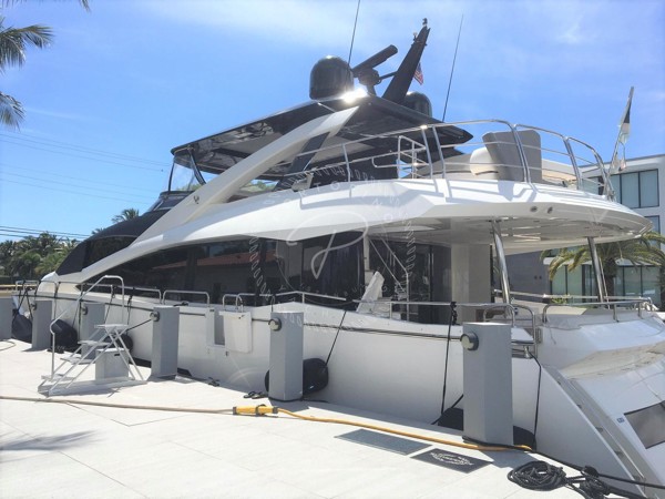 2016 SUNSEEKER 86 YACHT