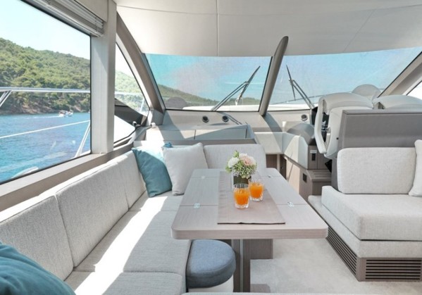 2017 SUNSEEKER MANHATTAN 52