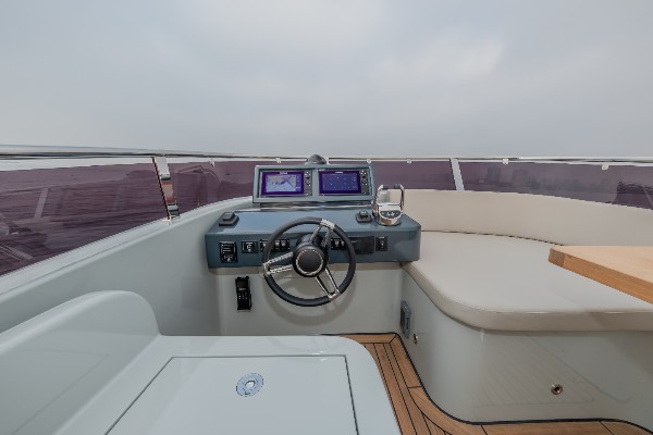 2025 DEEP YACHT 52 FLY