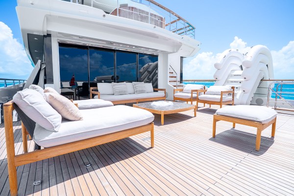 2023 MOTOR YACHT 37 M