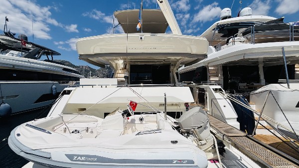 2012 FERRETTI 720 FLY