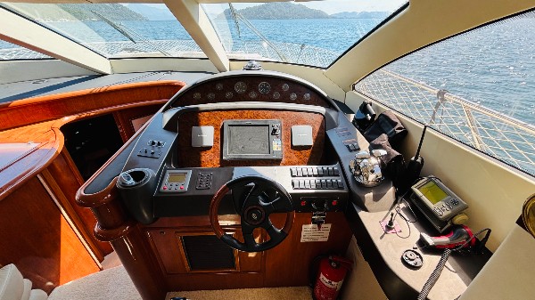 2001 SUNSEEKER MANHATTAN 64