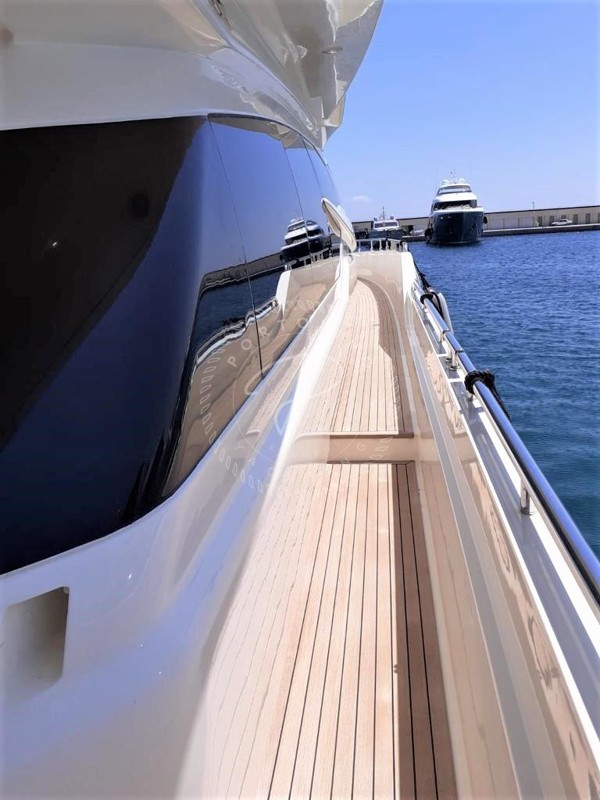 2016 FERRETTI 750