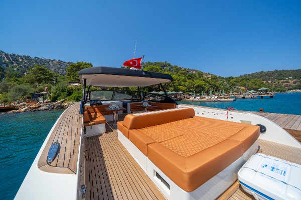 2025 MOTOR YACHT 18.5 M