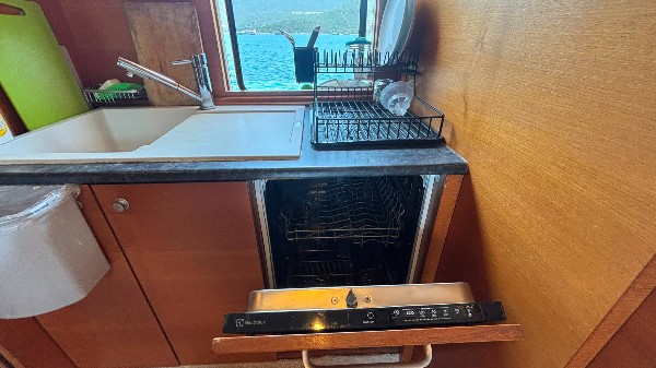 2014 CUSTOM TRAWLER STEEL 21M