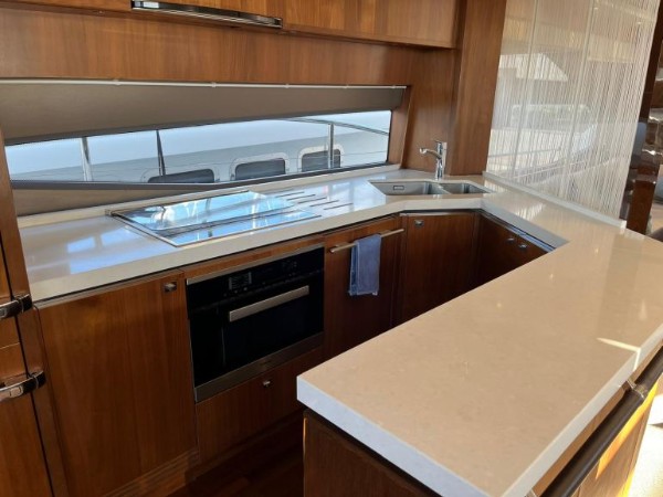 2016 PRINCESS 72 FLY