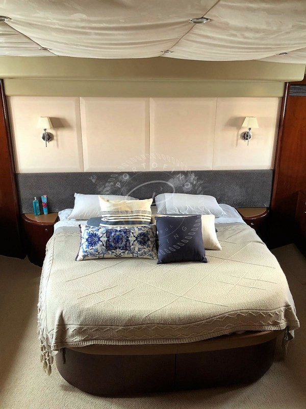 2005 PRINCESS 67