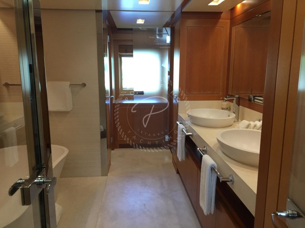 2010 SANLORENZO 37M