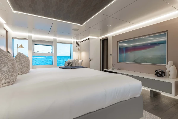 2022 MOTOR YACHT 37M