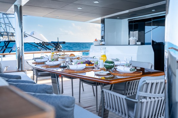 2023 MOTOR YACHT 37 M