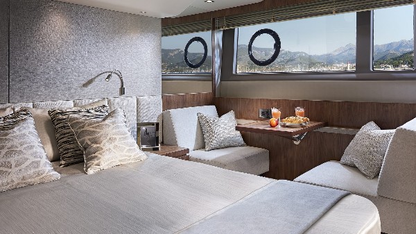 2018 SUNSEEKER MANHATTAN 52