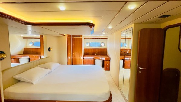 2002 FERRETTI 680 