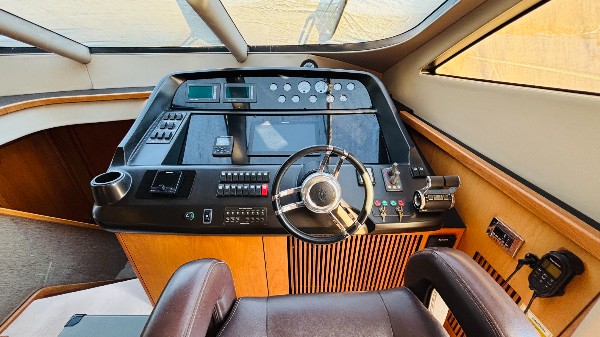 2010 SUNSEEKER MANHATTAN 70