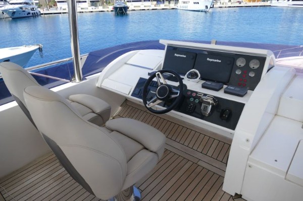 2016 PRINCESS 72 FLY