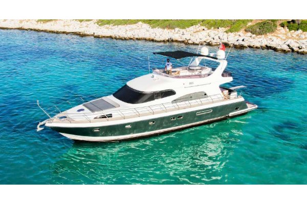 2010 CUSTOM MOTORYACHT 19M