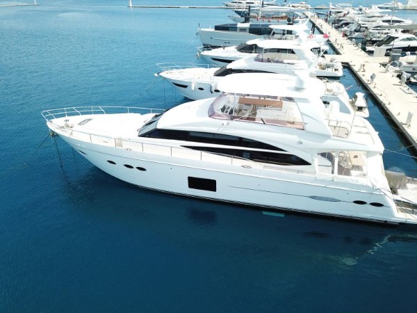 2016 PRINCESS 72 FLY