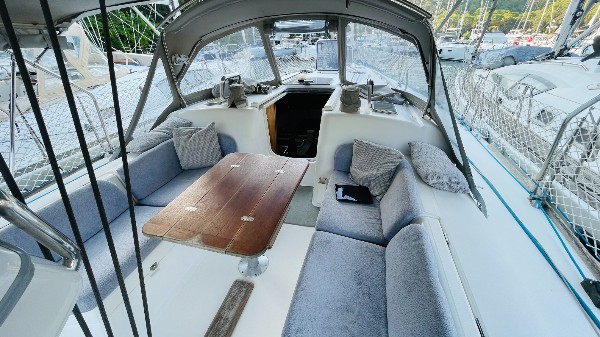 2005 DUFOUR 44