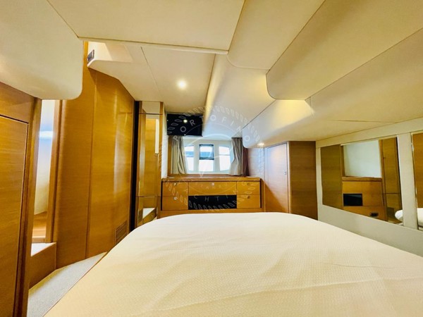 2009 FAIRLINE PHANTOM 48