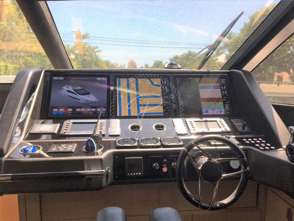 2016 SUNSEEKER 86 YACHT