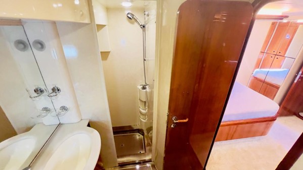 2002 FERRETTI 680 