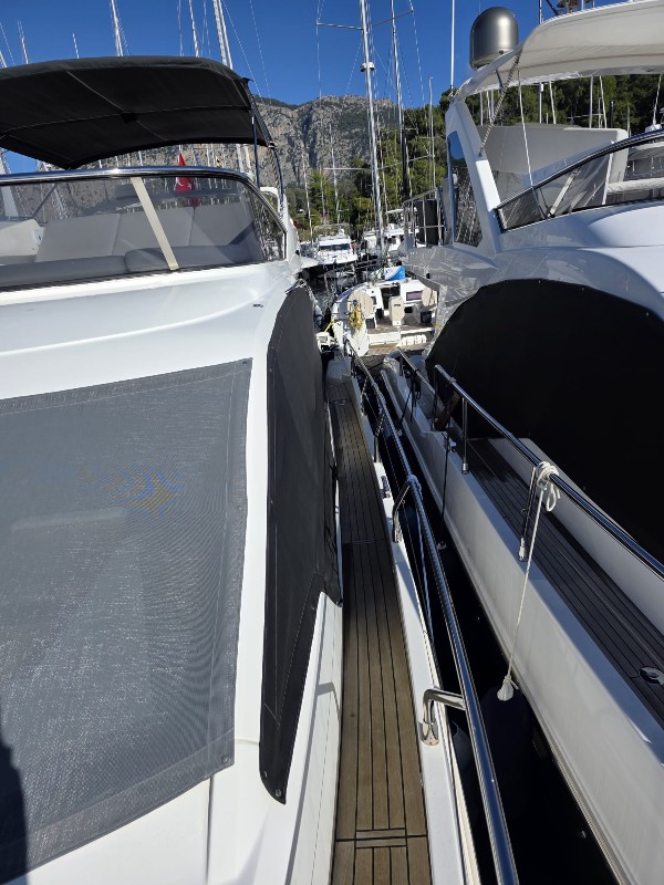 2016 ABSOLUTE 52 FLY